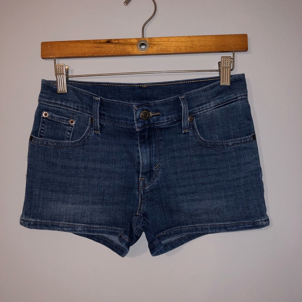 🌷LEVI’S Denim / Jean Shorts - Medium Wash